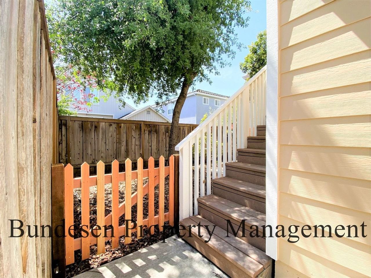 747 Fresno Ave - Photo 2 of 17