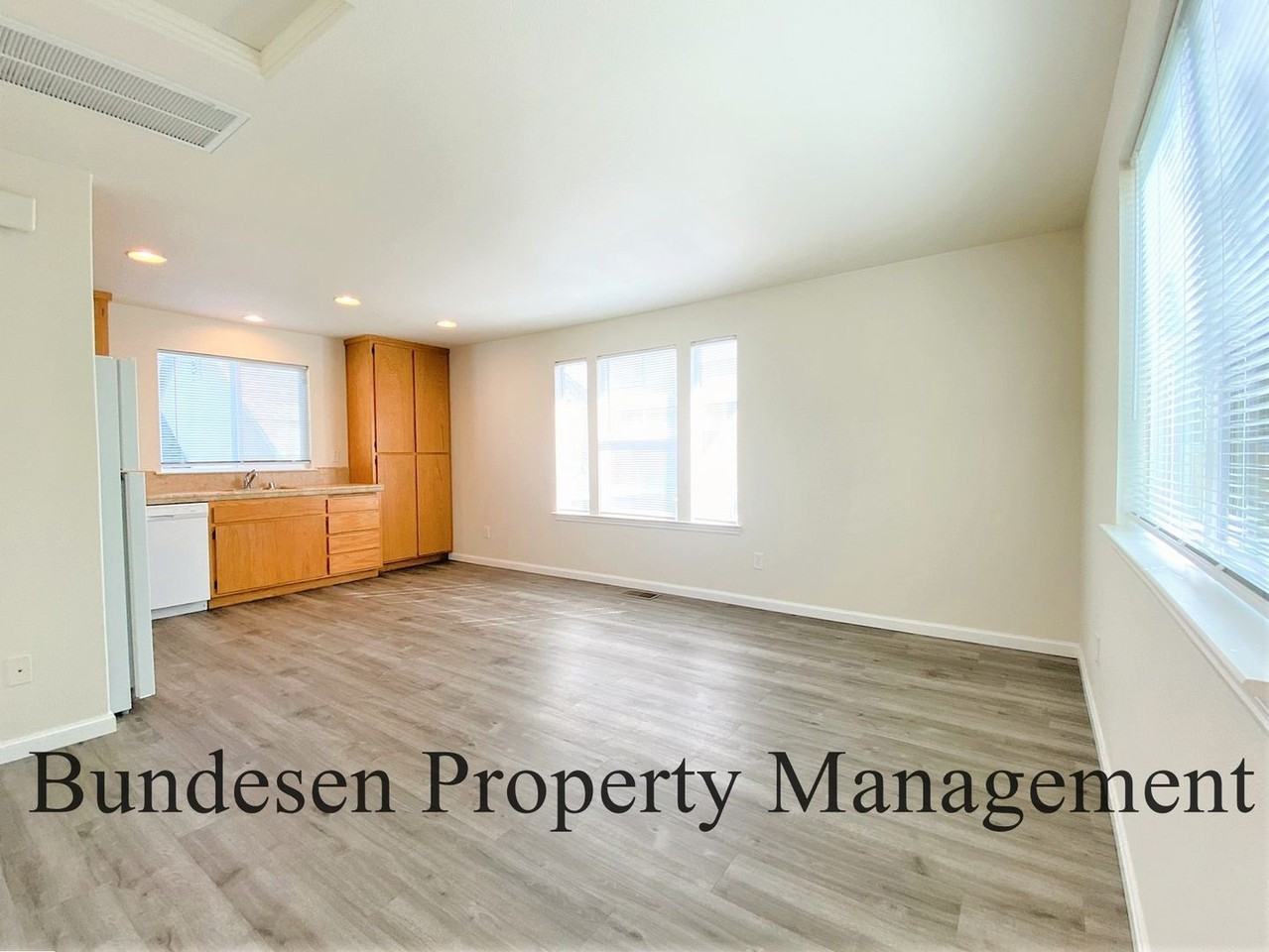 747 Fresno Ave - Photo 5 of 17