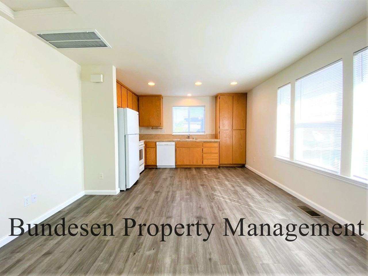 747 Fresno Ave - Photo 6 of 17