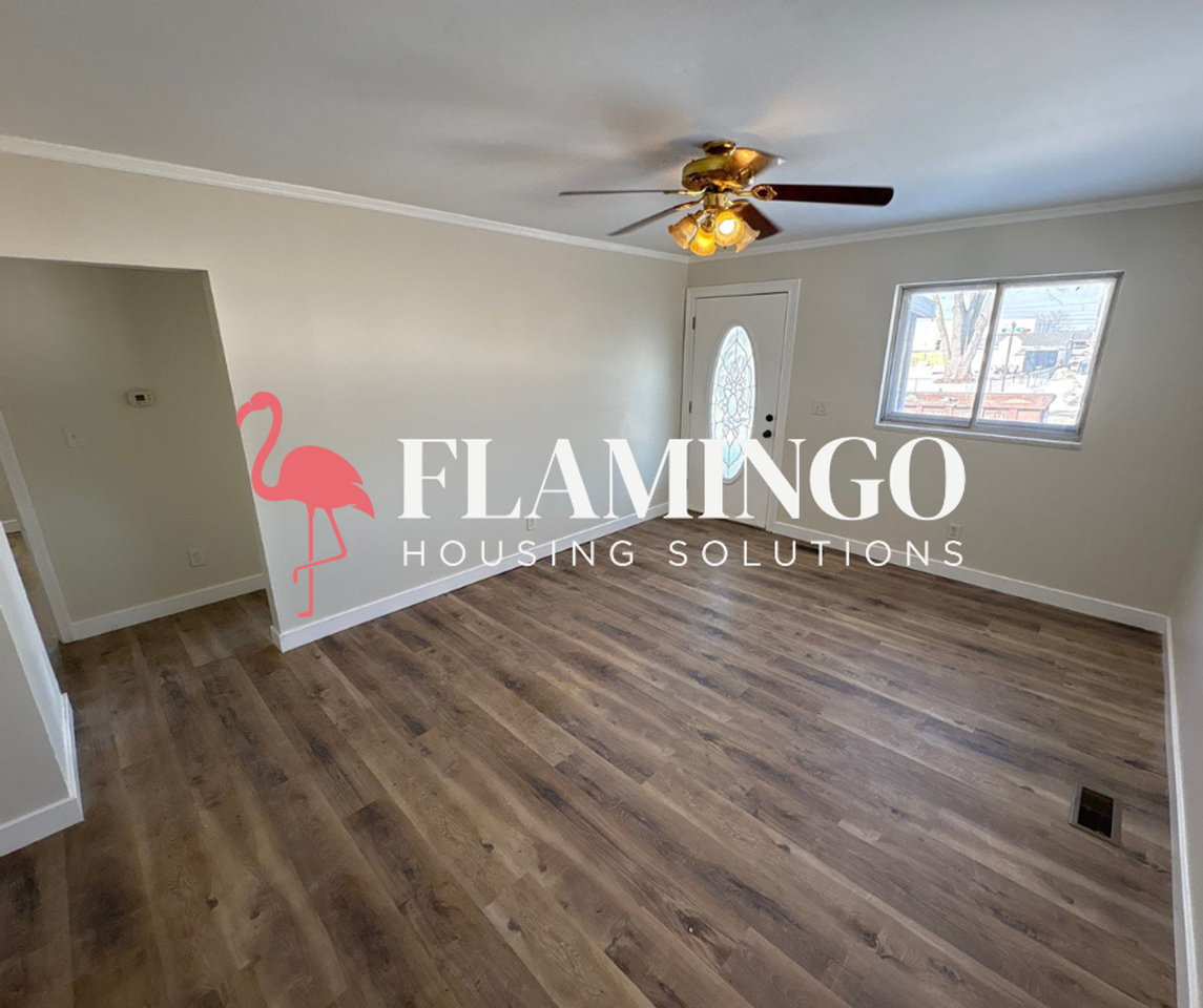 1301 Beverly Ave - Photo 3 of 15