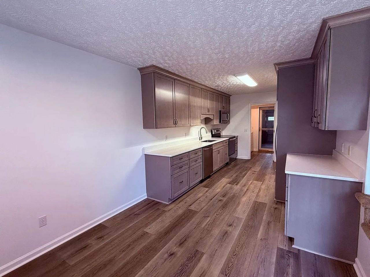 2513 Cherry Ln - Photo 4 of 15