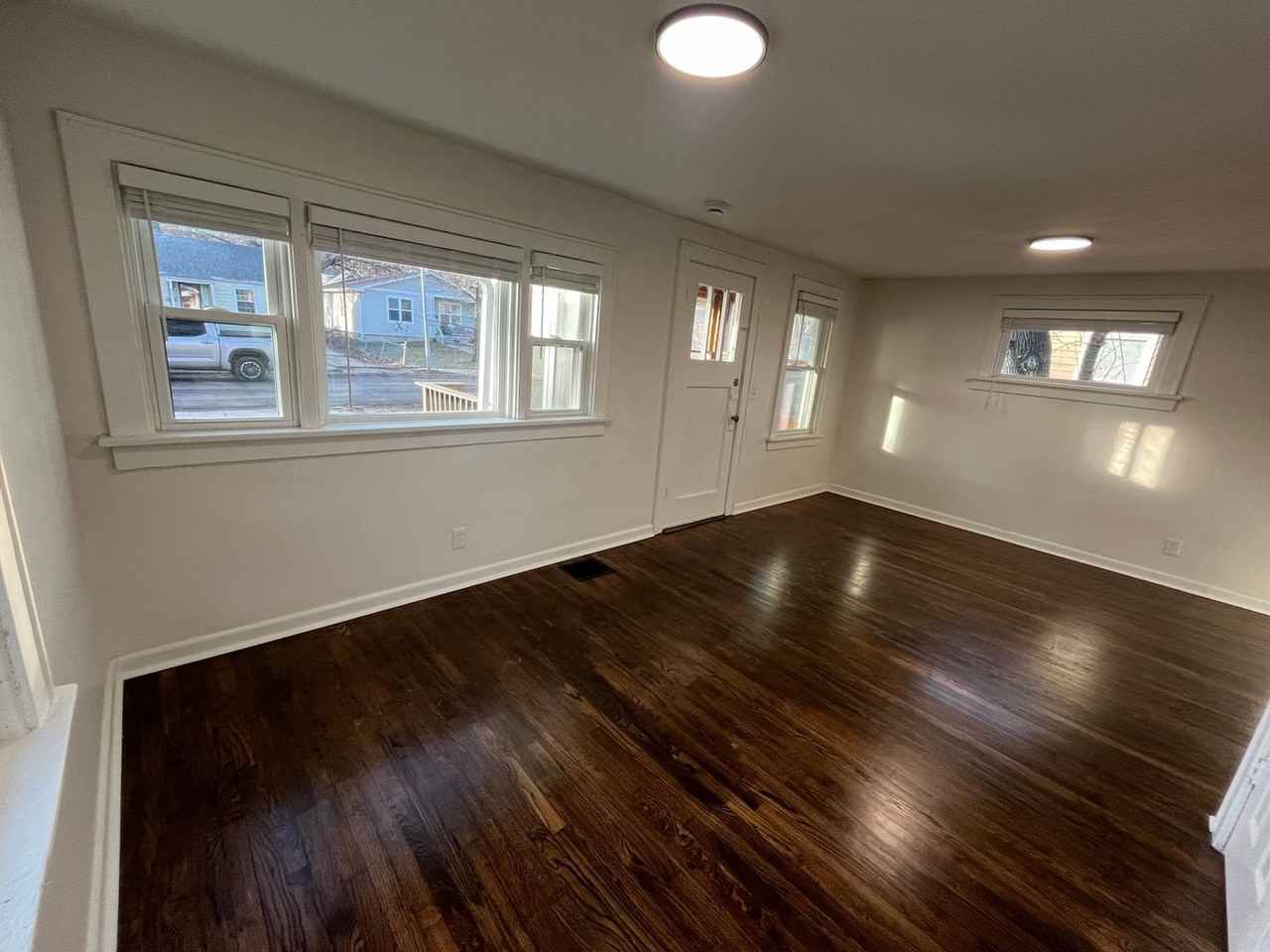 3343 N 40th Ave - Photo 3 of 16