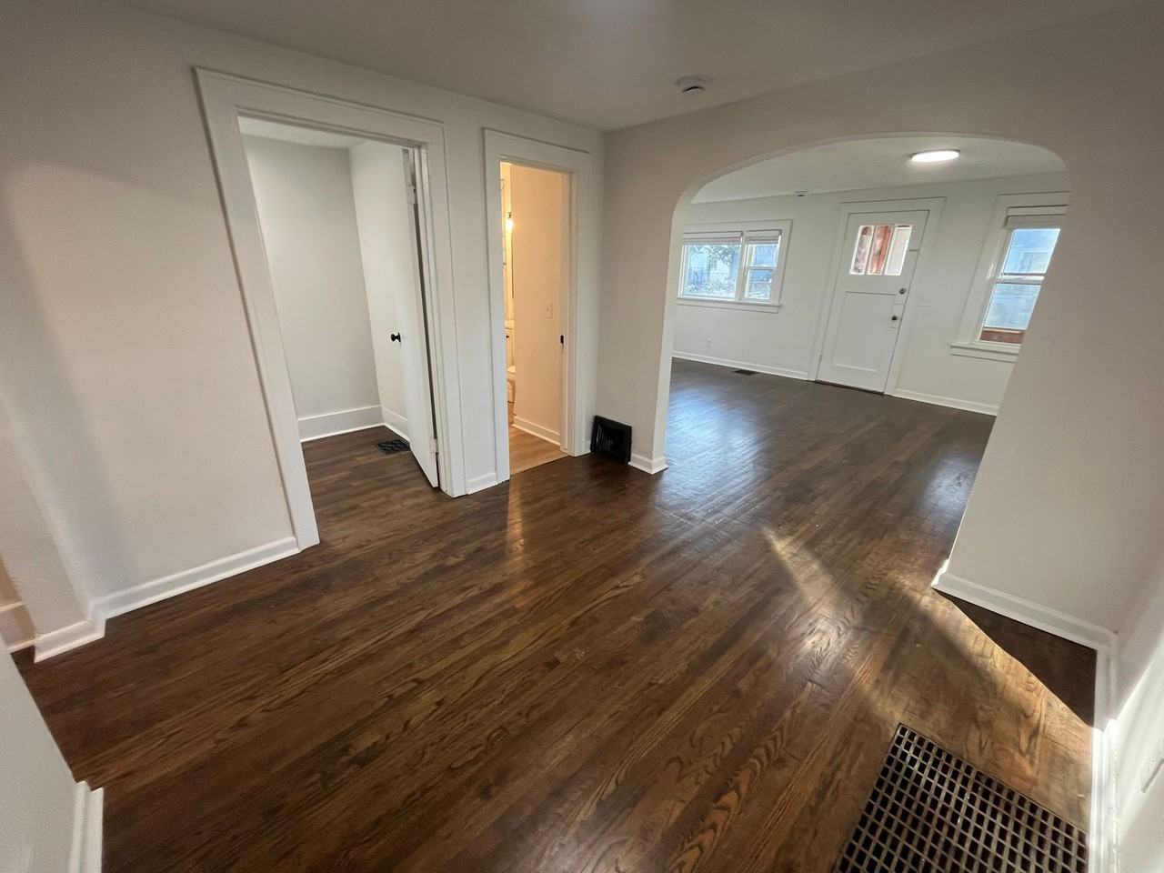 3343 N 40th Ave - Photo 4 of 16