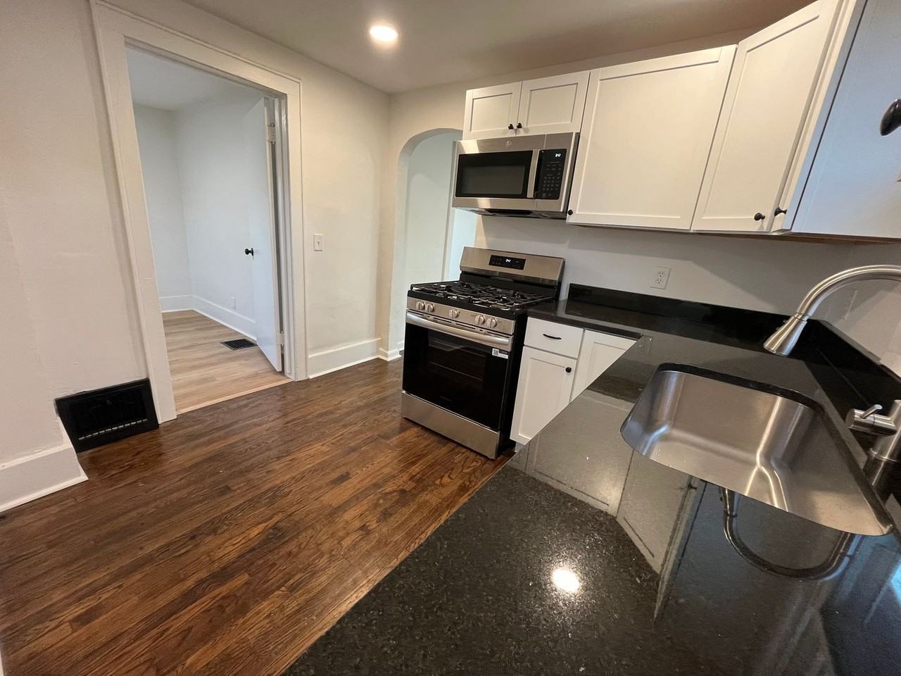 3343 N 40th Ave - Photo 7 of 16