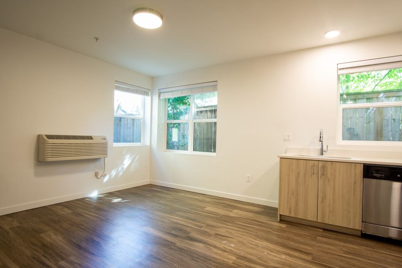 037 - 1834 Apartments - Photo 3 of 23