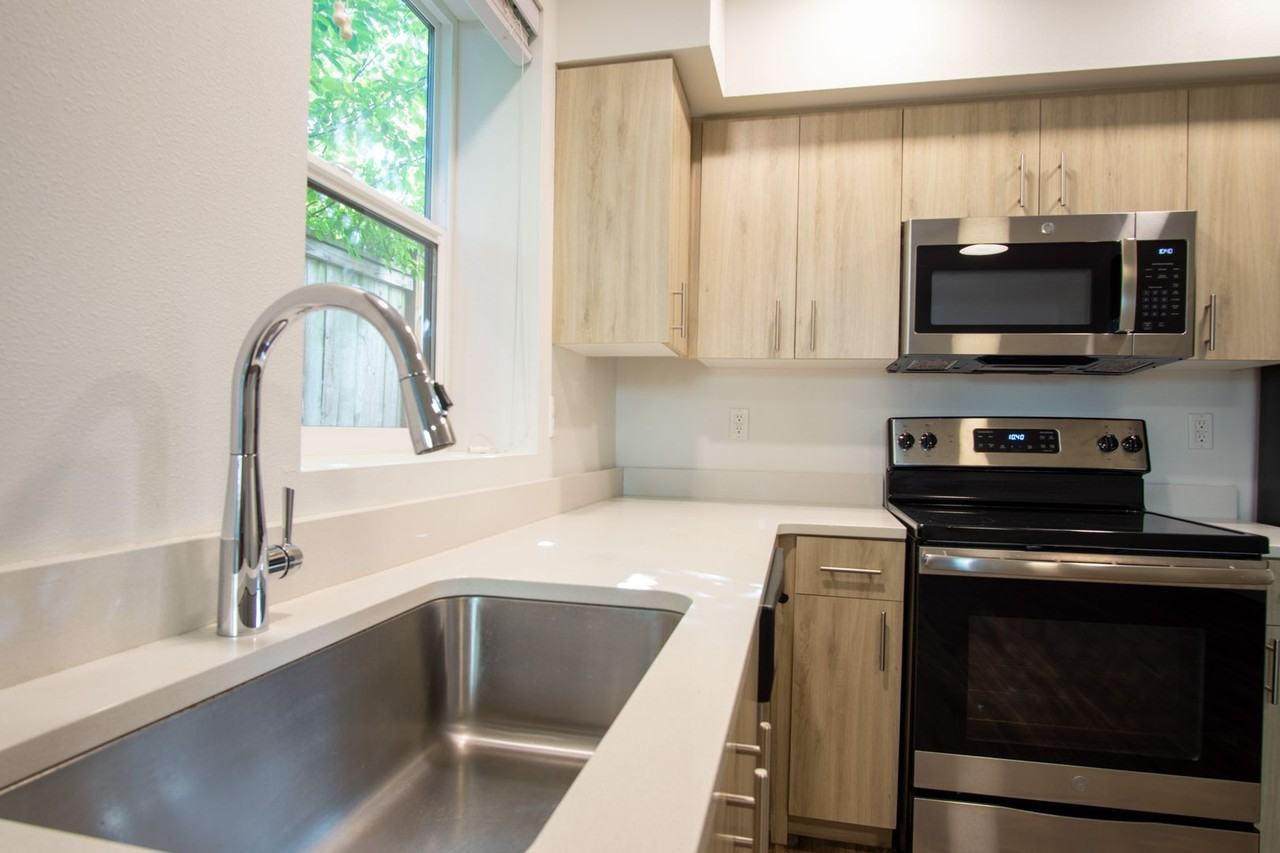 037 - 1834 Apartments - Photo 4 of 23