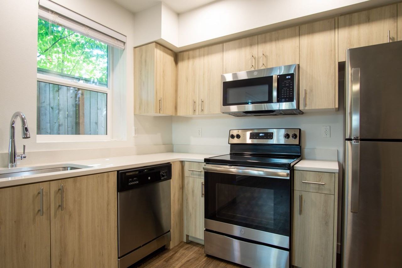 037 - 1834 Apartments - Photo 5 of 23