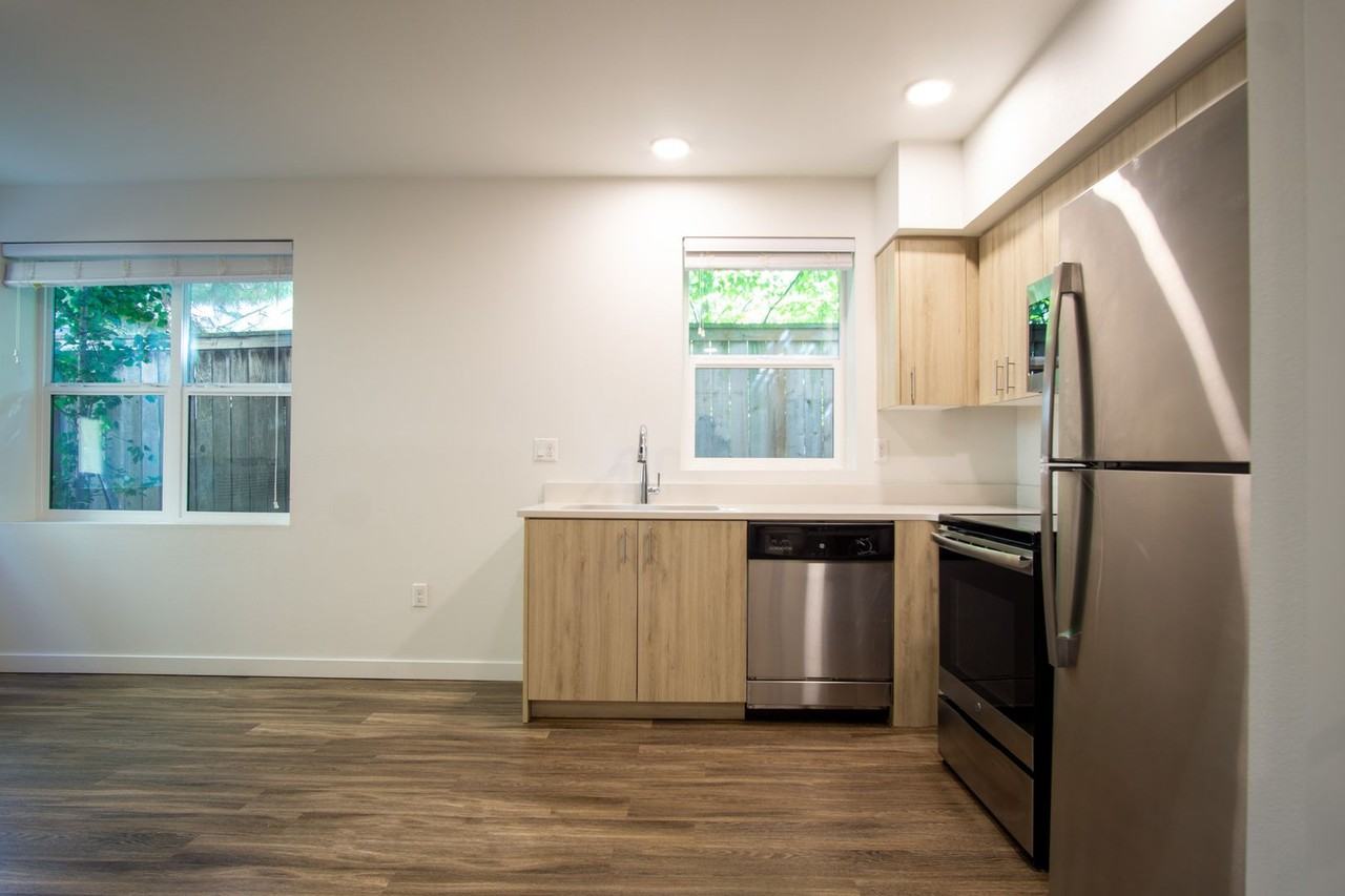 037 - 1834 Apartments - Photo 7 of 23