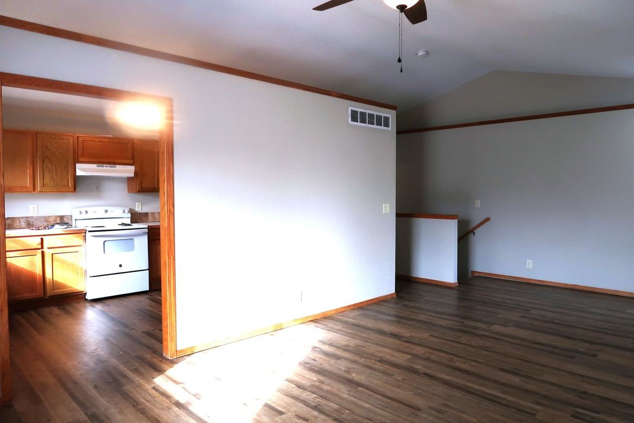 125 N Florence St - Photo 3 of 15