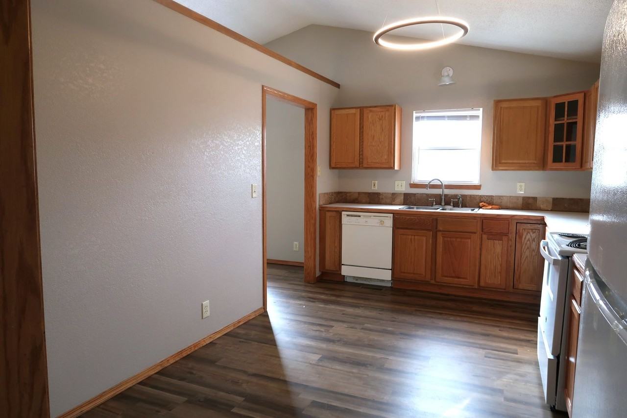 125 N Florence St - Photo 7 of 15