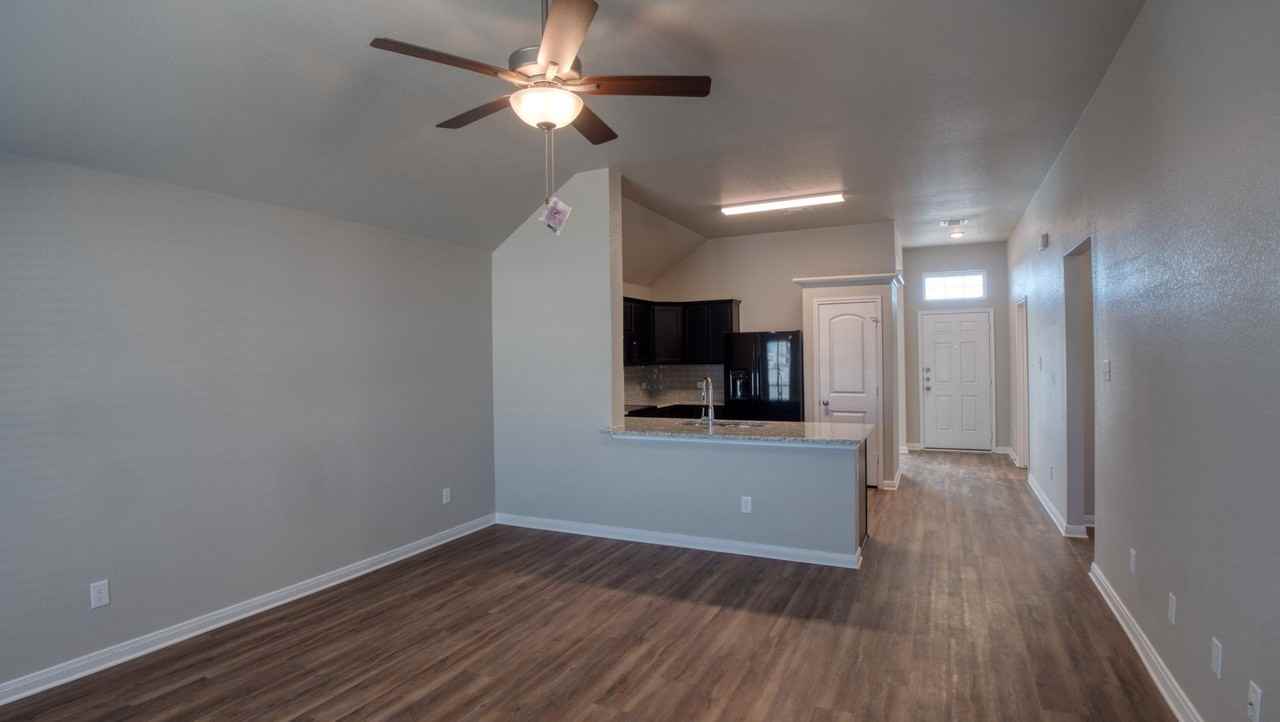 607 Fallbrook Dr - Photo 2 of 24