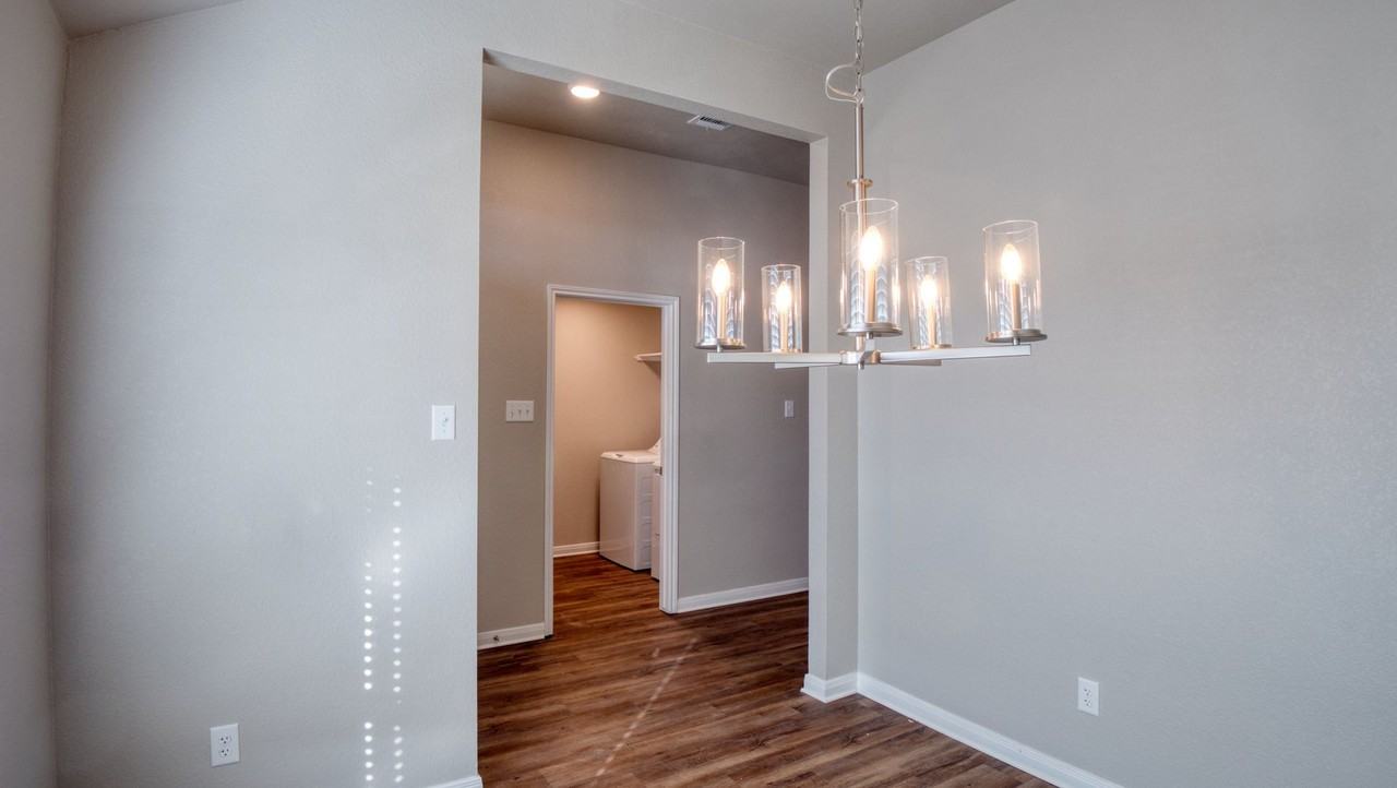 607 Fallbrook Dr - Photo 7 of 24