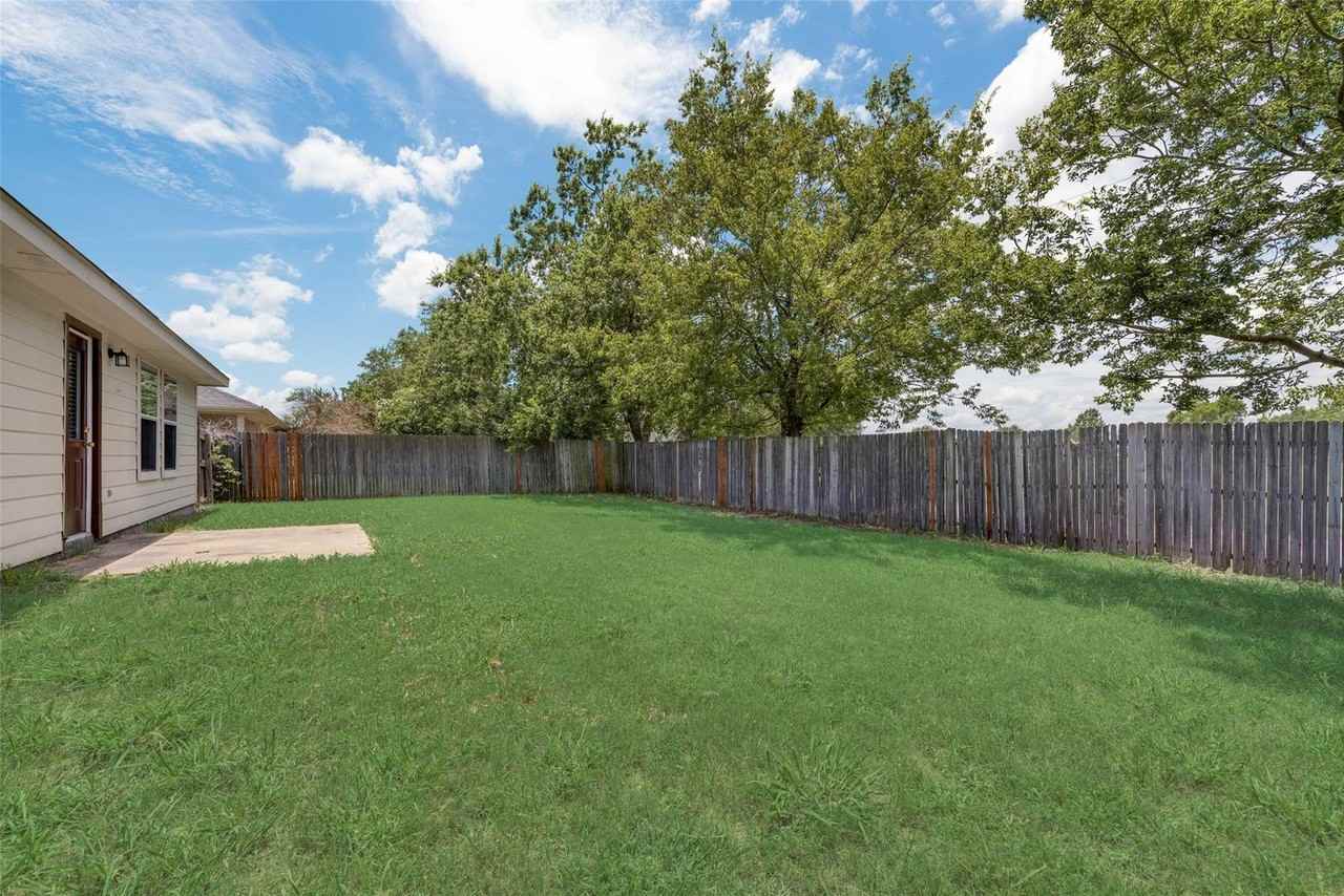 613 Preston Dr - Photo 2 of 22