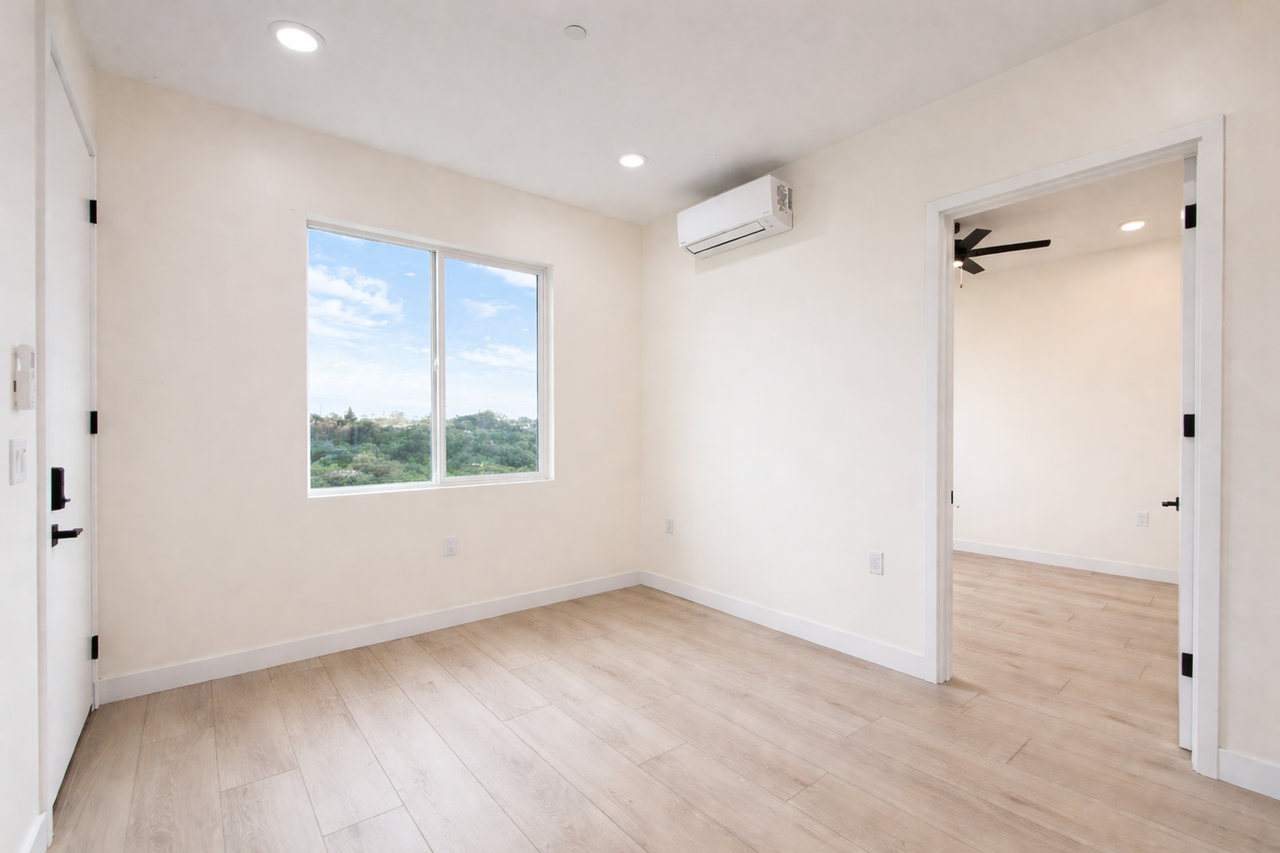 4606 Shoshoni Ave #6 - Photo 7 of 15