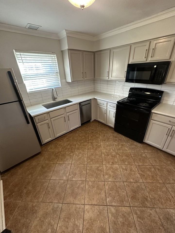 6553 New Market Way - Photo 2 of 16