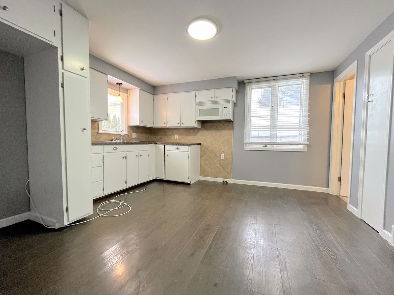 138 1/2 Adam St - Photo 3 of 13