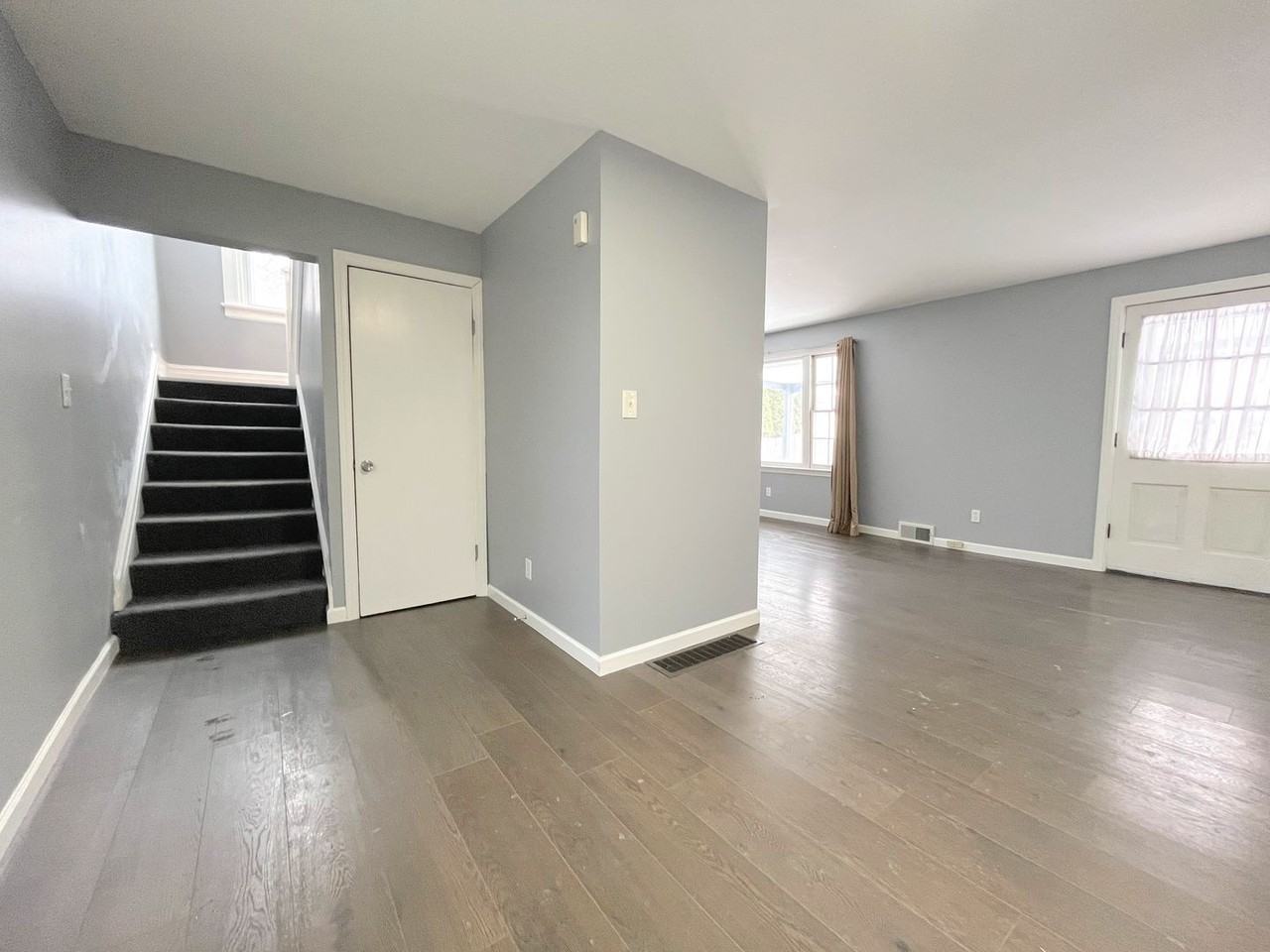 138 1/2 Adam St - Photo 5 of 13