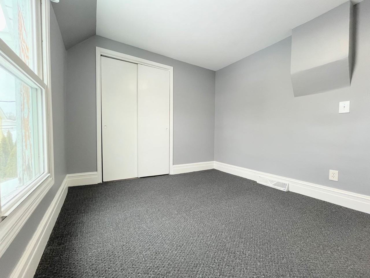 138 1/2 Adam St - Photo 6 of 13