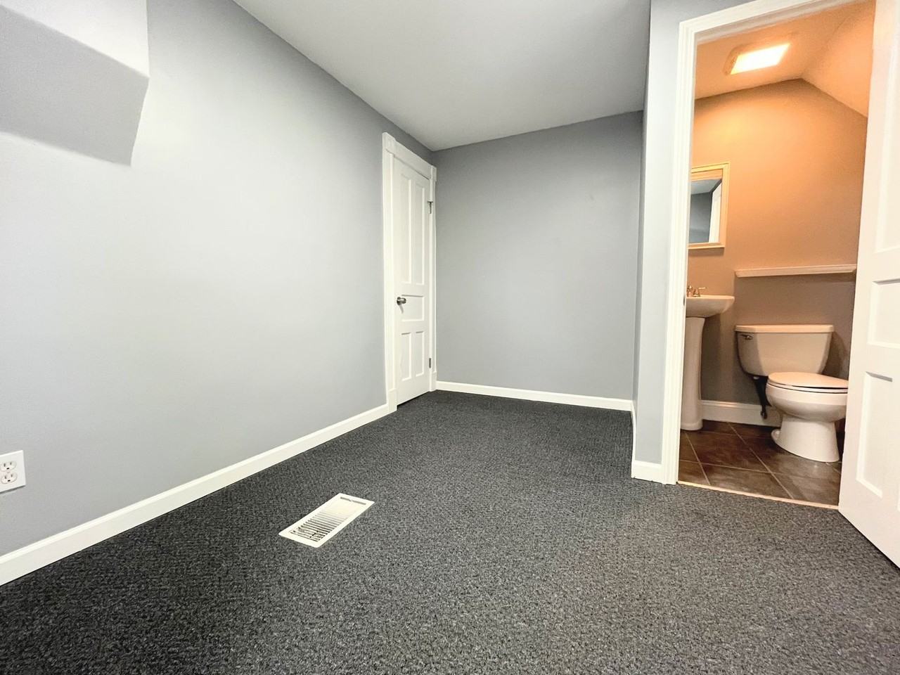 138 1/2 Adam St - Photo 7 of 13