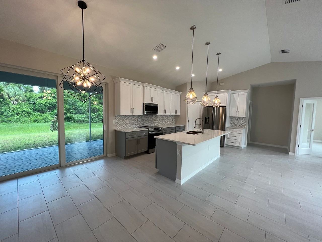 5825 Gainsboro St - Photo 2 of 18