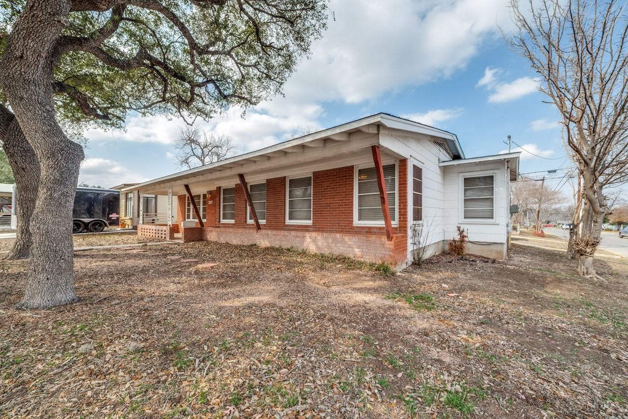 203 Sullivan Dr - Photo 3 of 25