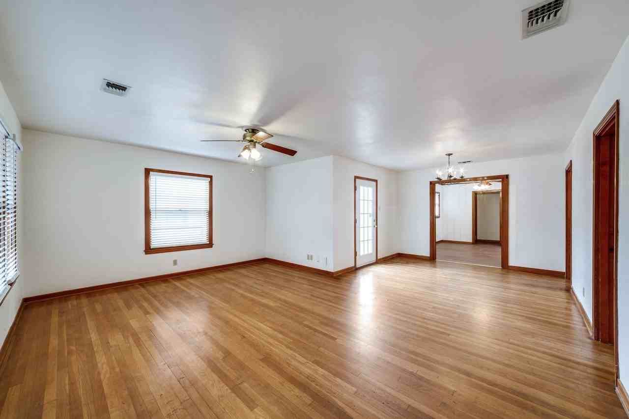 203 Sullivan Dr - Photo 5 of 25