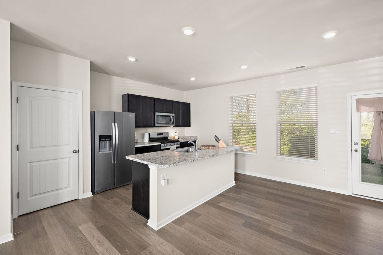 121 Kennison Ln - Photo 5 of 29