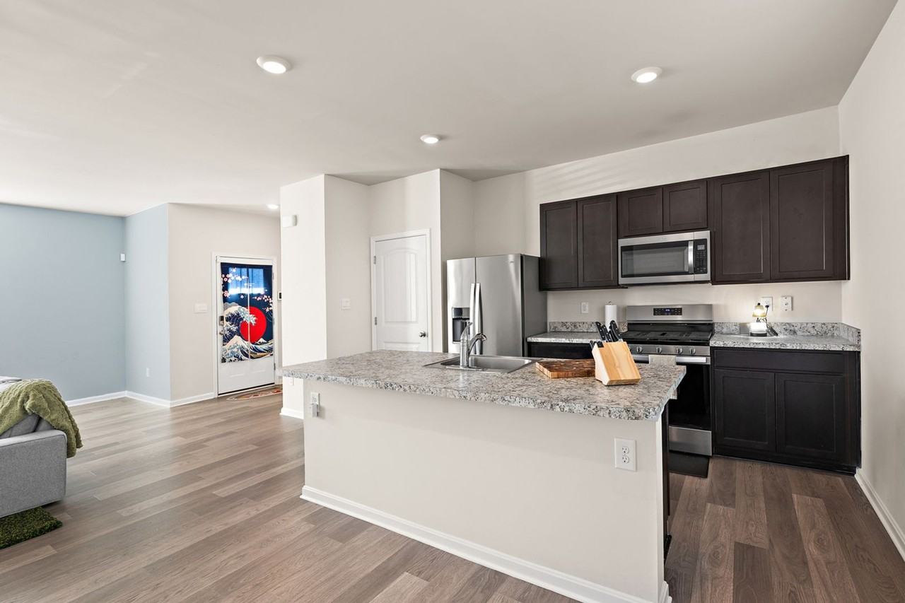 121 Kennison Ln - Photo 7 of 29