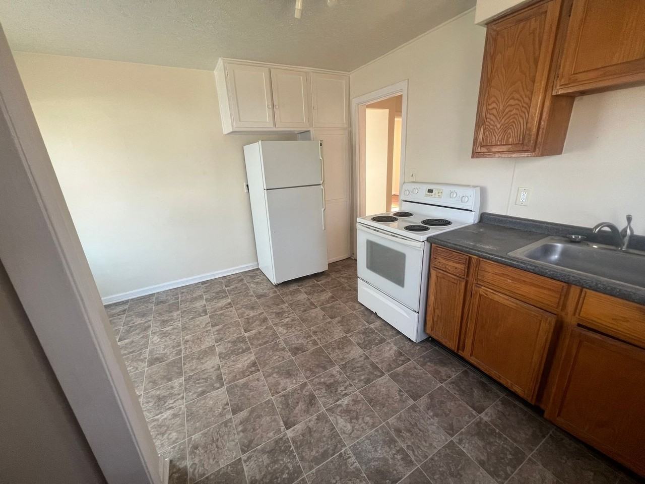 1625 Longfield Ave - Photo 6 of 11