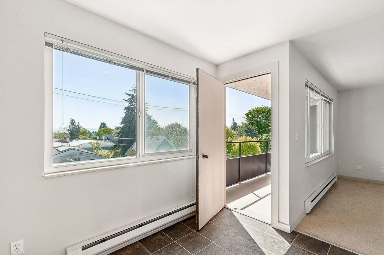 Harbor Town - Photo 7 of 8