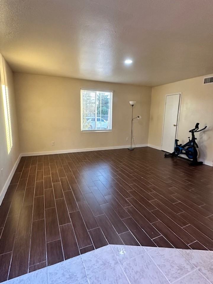 4920 Stanley Ave - Photo 7 of 12