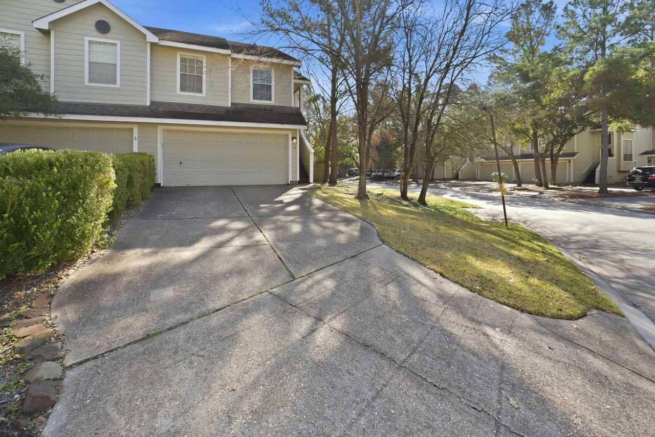 79 N Walden Elms Cir - Photo 3 of 39