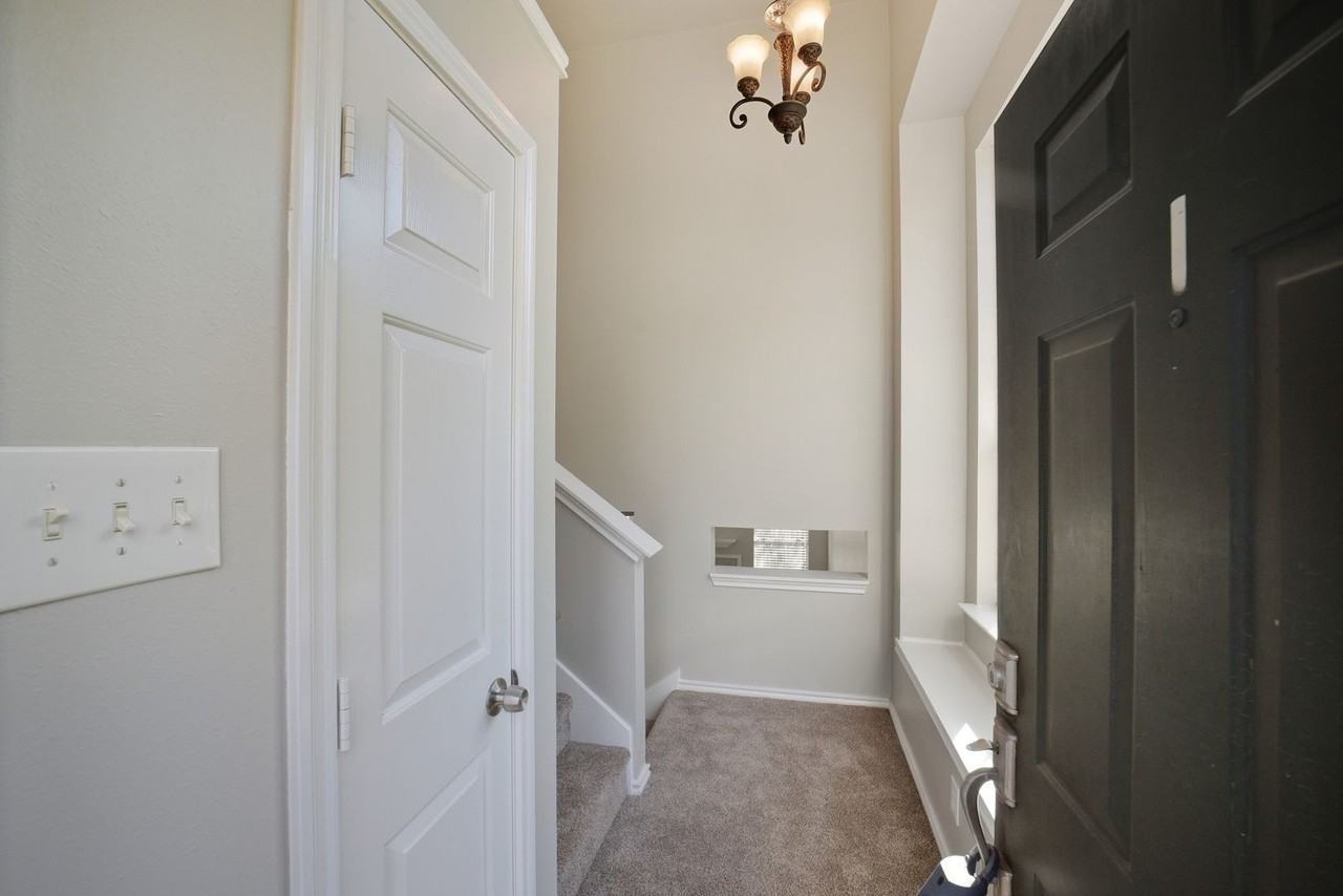 79 N Walden Elms Cir - Photo 6 of 39