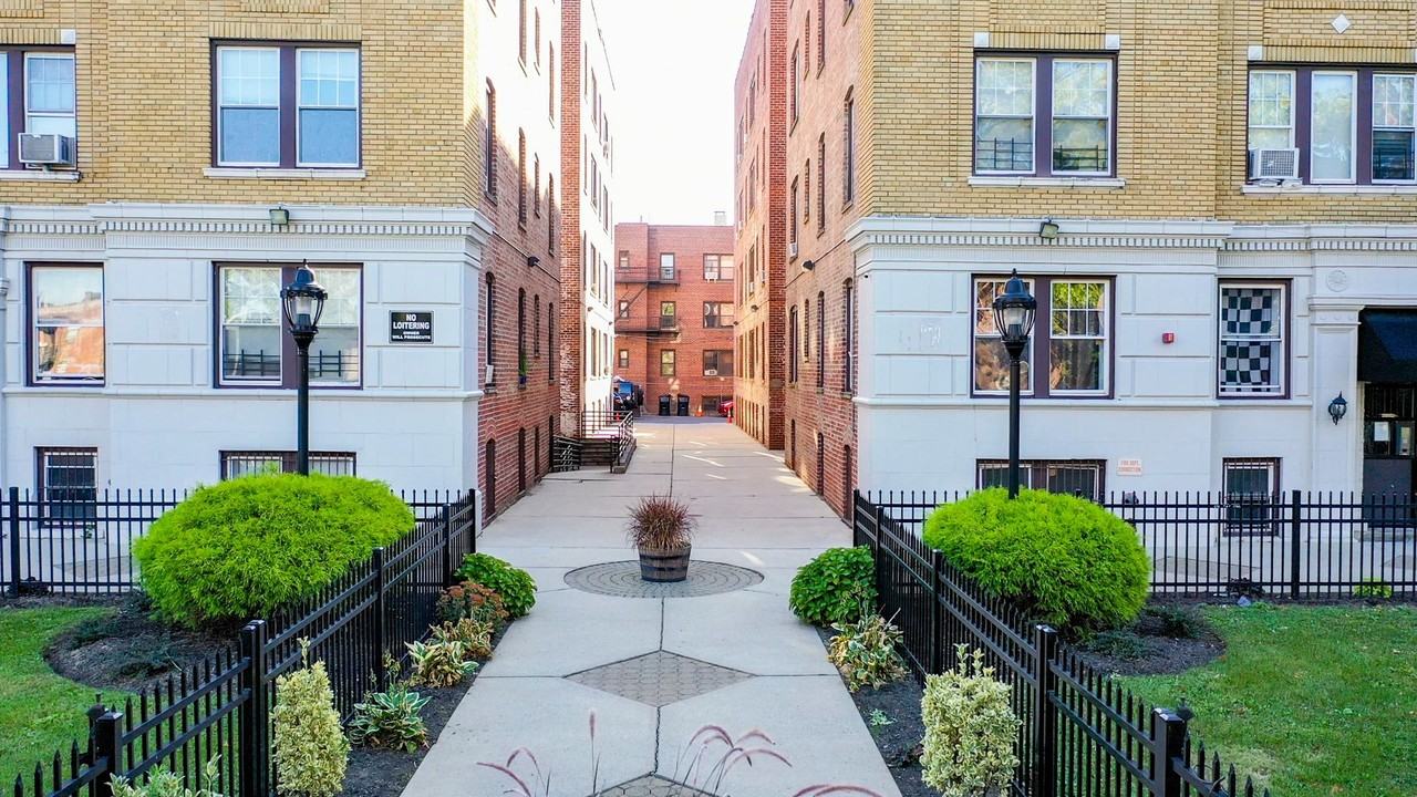 NKB 22-30 MUNN LLC - Photo 3 of 37