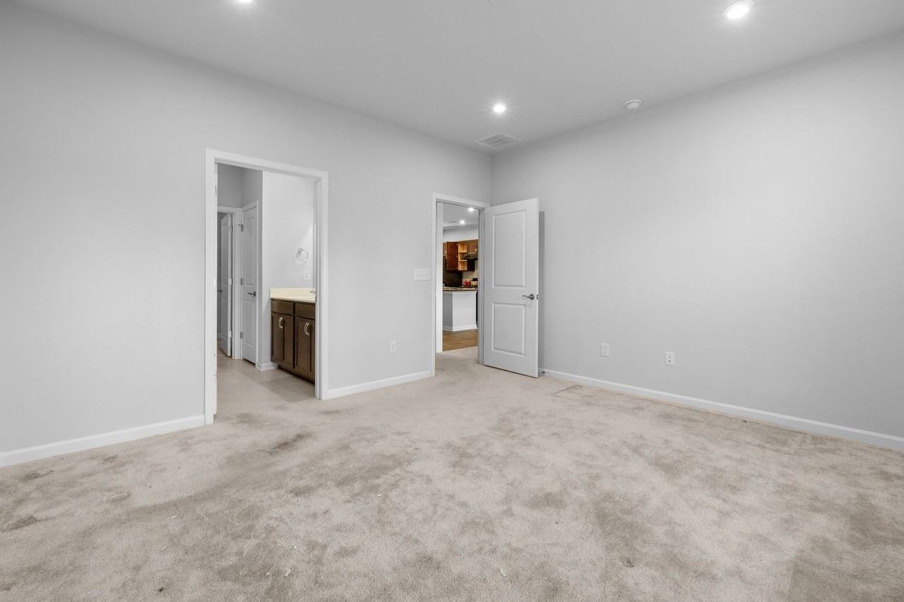 123 Alcovy Ct - Photo 4 of 19