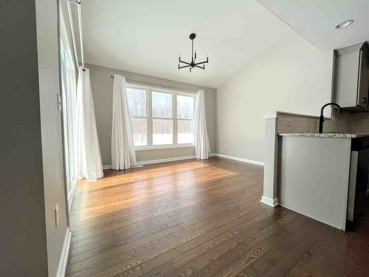 140 Cherry Laurel Ln - Photo 4 of 21