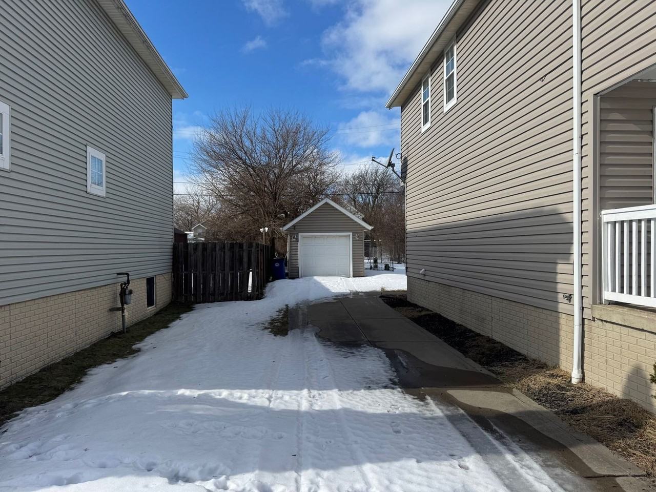 2394 E 39th St - Photo 2 of 23