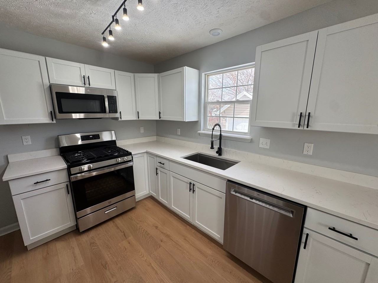 2394 E 39th St - Photo 7 of 23