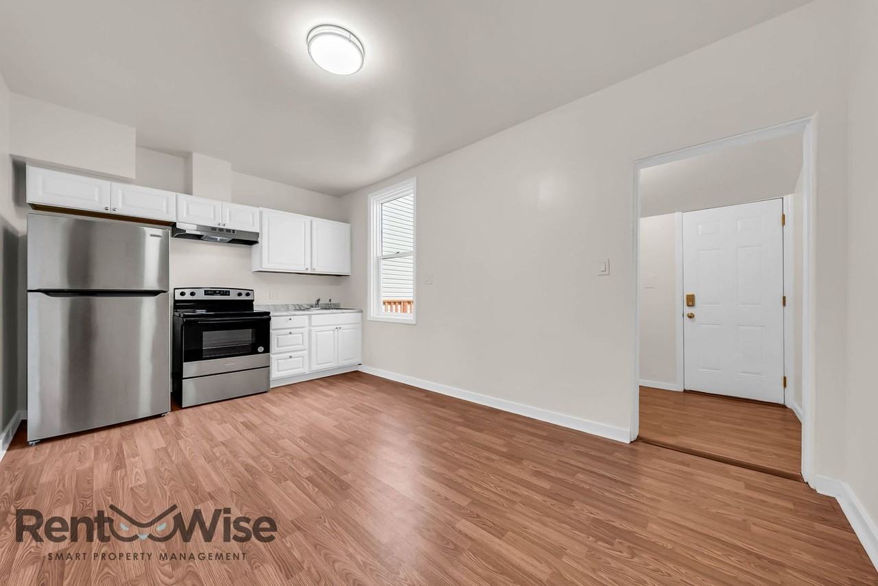 4525 Irving St - Photo 5 of 26