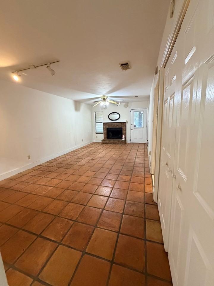 216 Dixie Dr - Photo 3 of 11