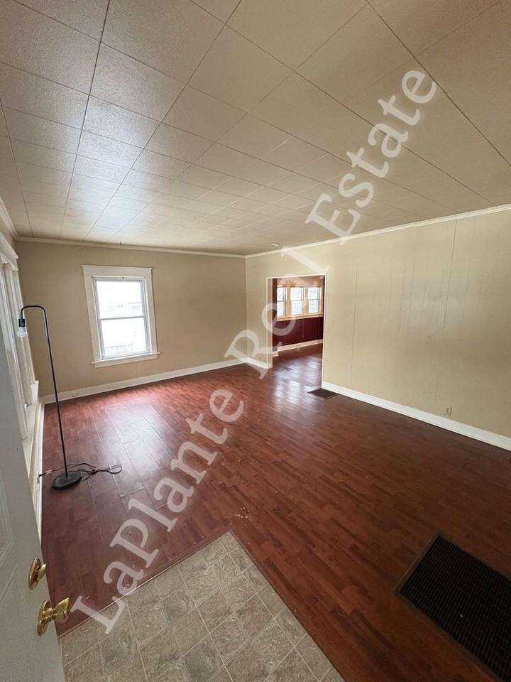 1743 Kensington Rd - Photo 2 of 11