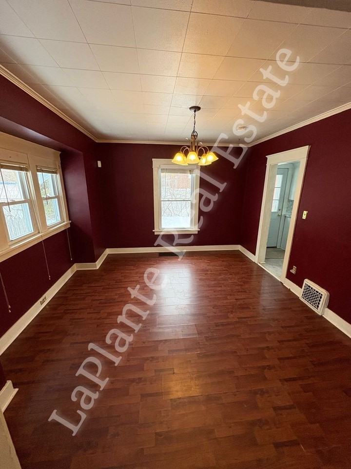 1743 Kensington Rd - Photo 3 of 11