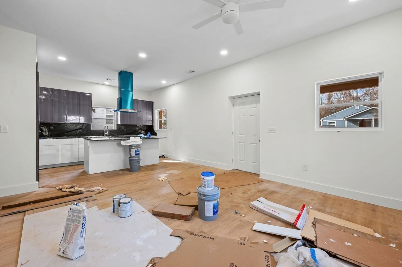 1044 Grant Way Se - Photo 2 of 23