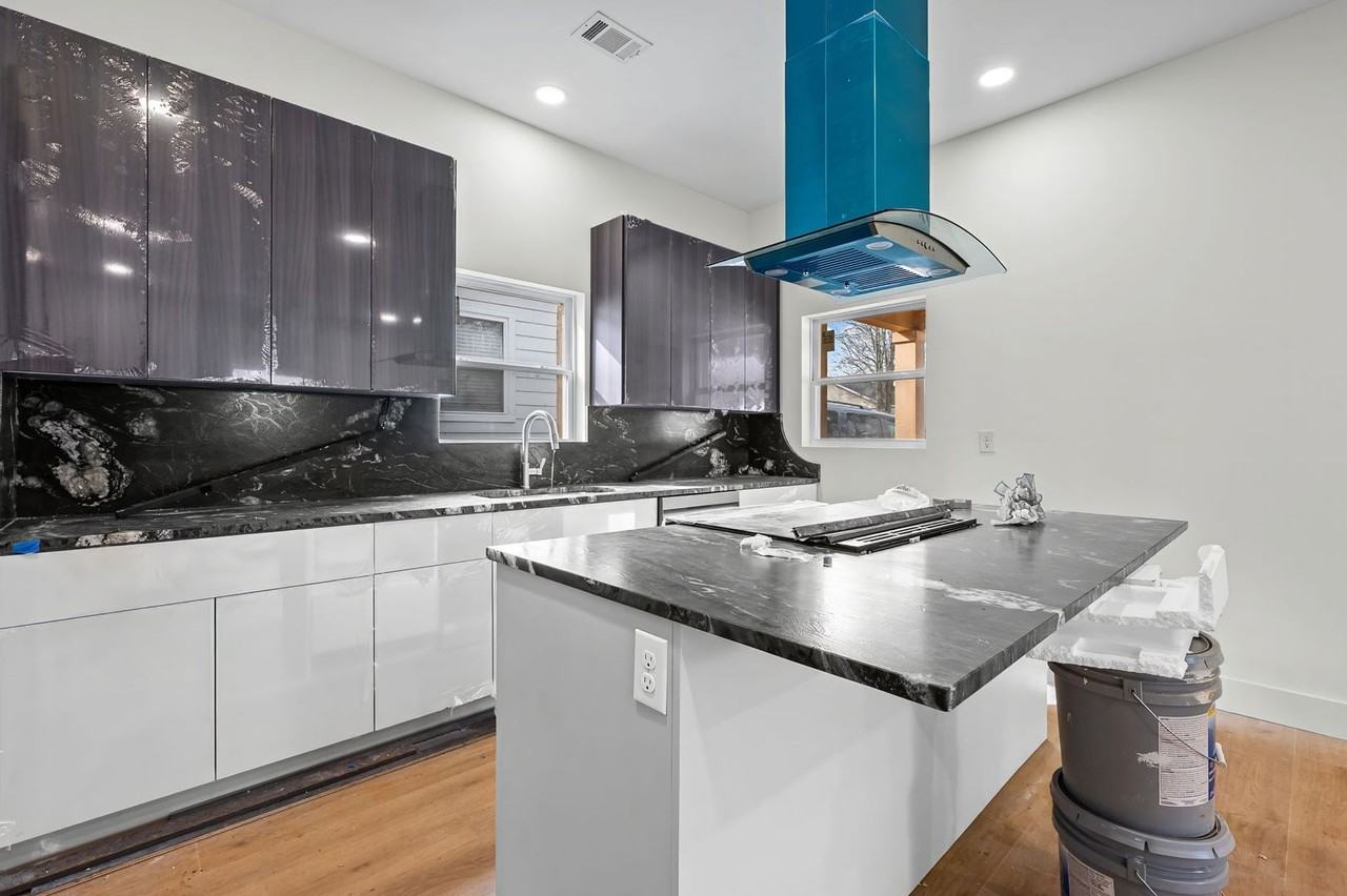 1044 Grant Way Se - Photo 6 of 23