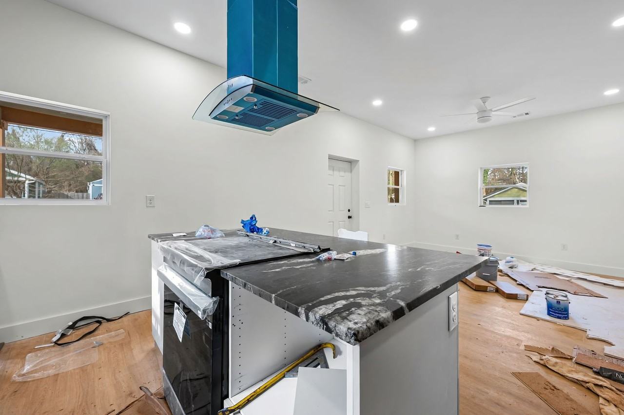 1044 Grant Way Se - Photo 7 of 23