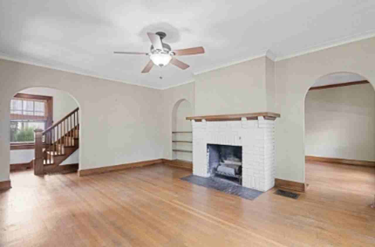 4652 N Kenwood Ave - Photo 4 of 20