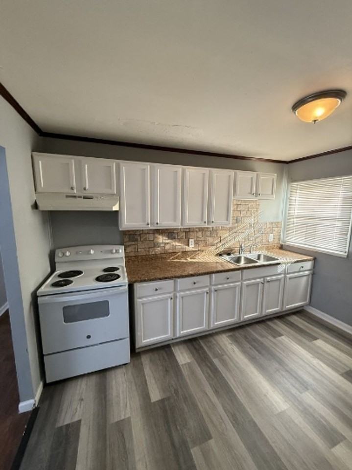 4715 E 33rd St - Photo 6 of 9