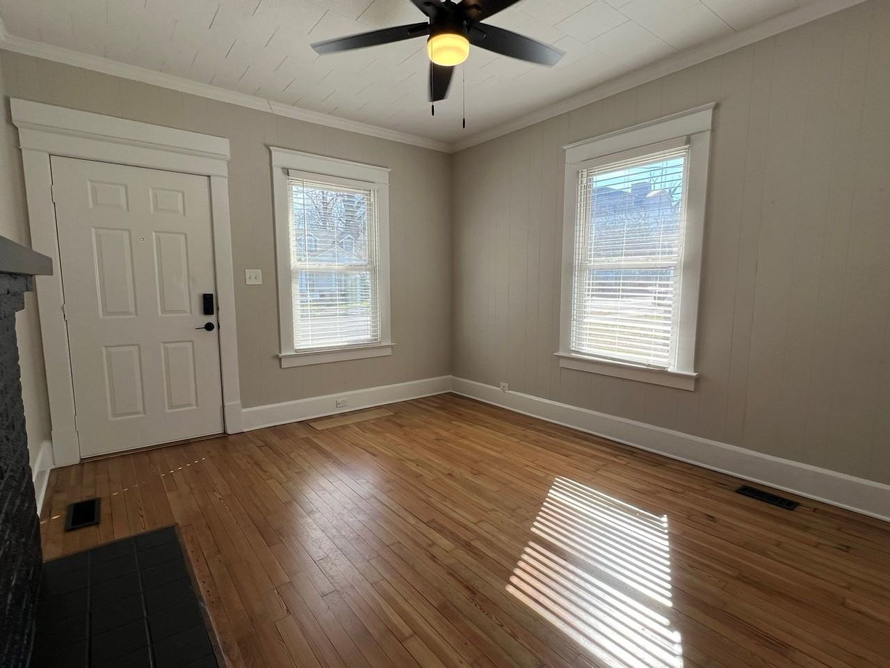 511 N Church St - Photo 5 of 27