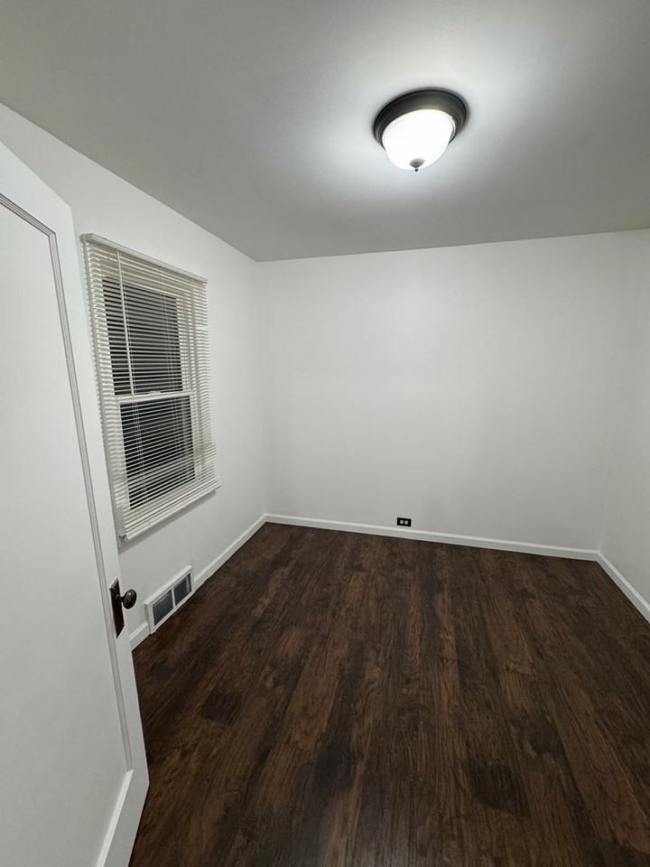 785 Kenilworth Ave - Photo 2 of 10