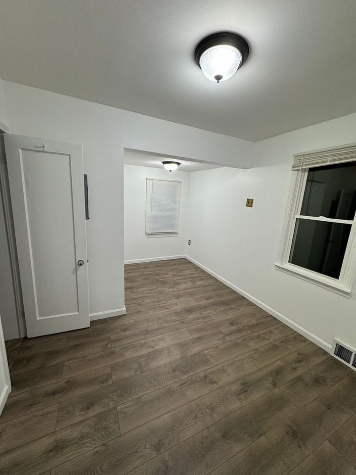 785 Kenilworth Ave - Photo 4 of 10